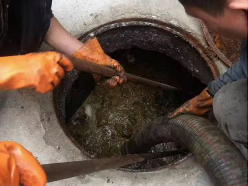 君山清理化粪池时如何避免沼气的危害?